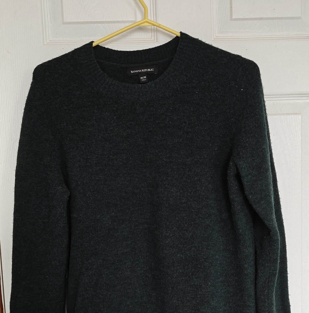 Banana Republic deep green wool sweater, medium/small, Aire
